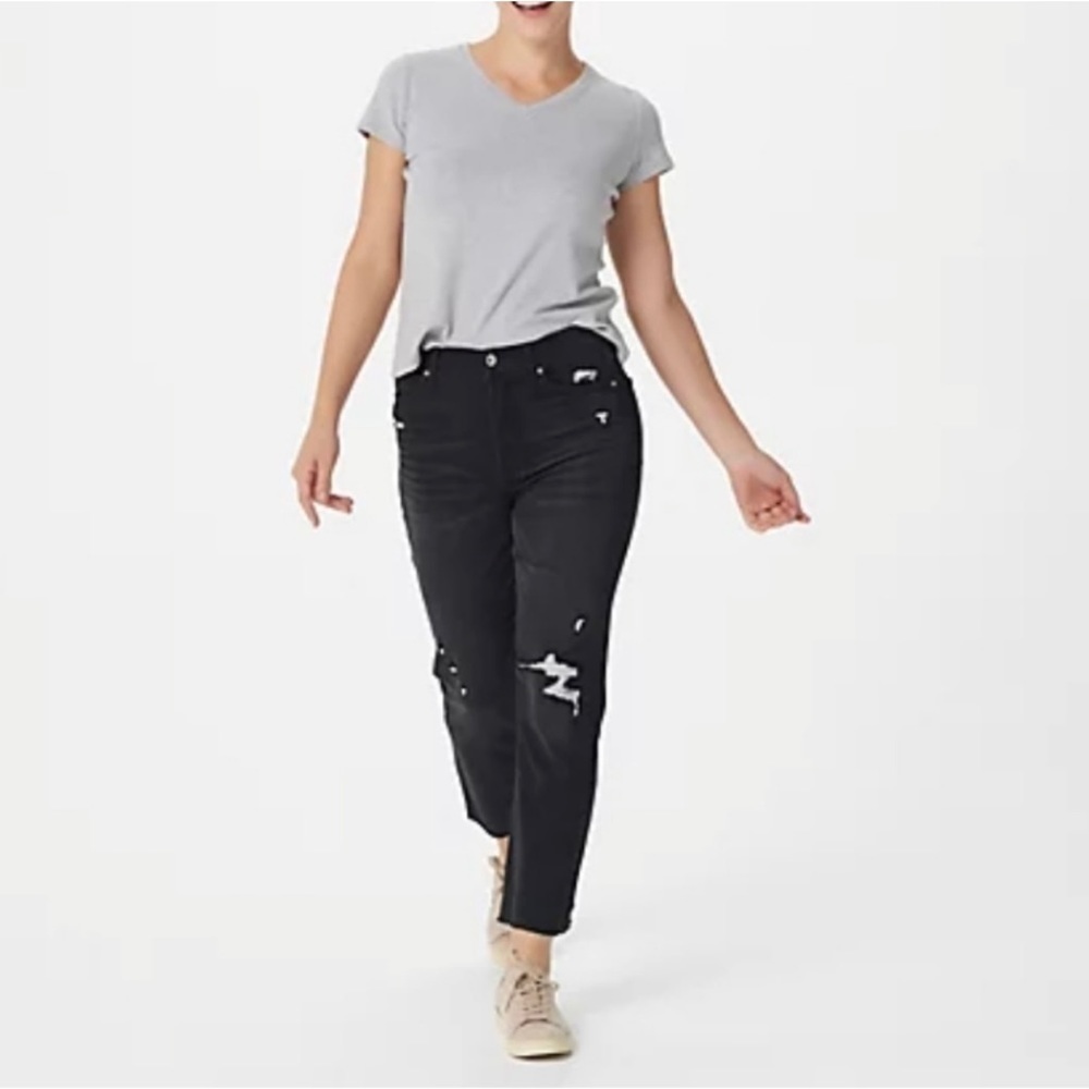 20. NWT Serra Retreat Distressed Black Jeans Size 0